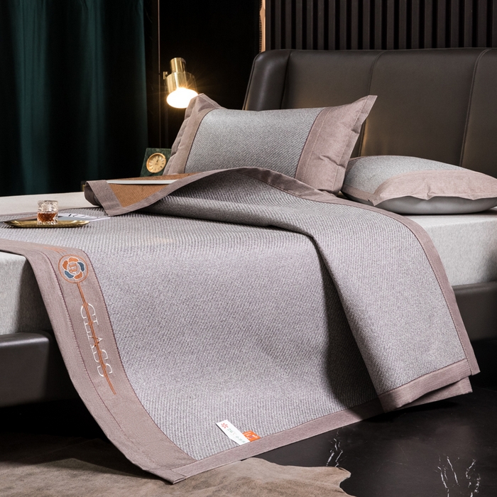 91家纺网 家纺一手货源 找家纺  伊被源  2023新款山茶刺绣艾草凉席系列 山茶刺绣艾草草木灰