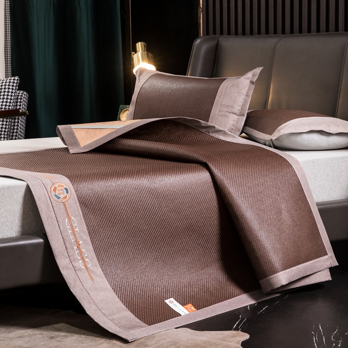 91家纺网 家纺一手货源 找家纺  伊被源  2023新款山茶刺绣艾草凉席系列 山茶刺绣艾草火山炭