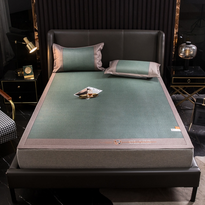 91家纺网 家纺一手货源 找家纺  伊被源  2023新款山茶刺绣艾草凉席系列 山茶刺绣艾草叶墨绿