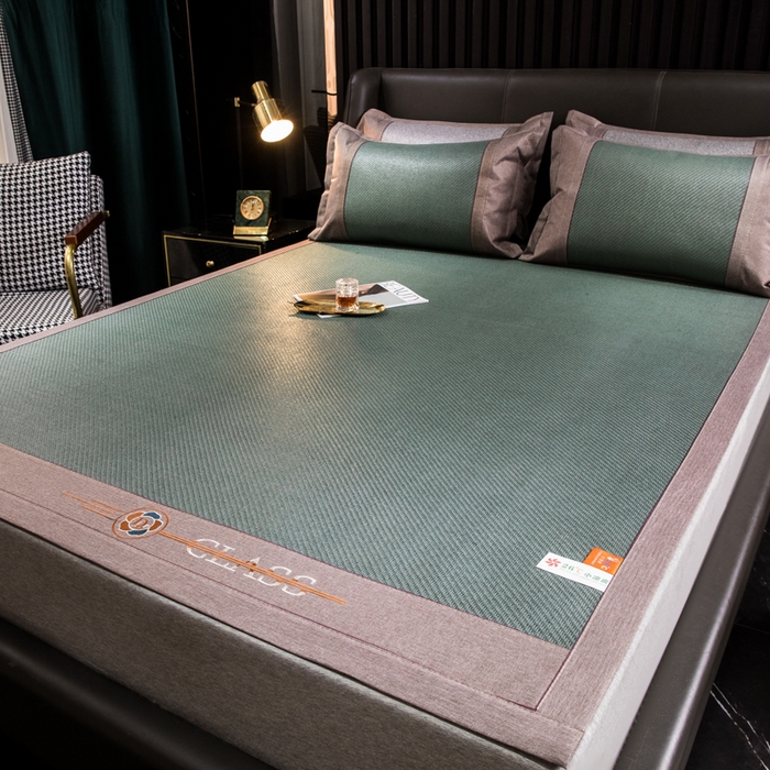 91家纺网 家纺一手货源 找家纺  伊被源  2023新款山茶刺绣艾草凉席系列 山茶刺绣艾草叶墨绿