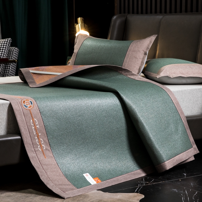 91家纺网 家纺一手货源 找家纺  伊被源  2023新款山茶刺绣艾草凉席系列 山茶刺绣艾草叶墨绿