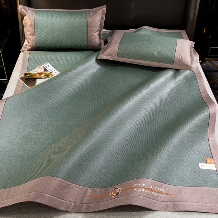 91家纺网 家纺一手货源 找家纺  伊被源  2023新款山茶刺绣艾草凉席系列 山茶刺绣艾草叶墨绿