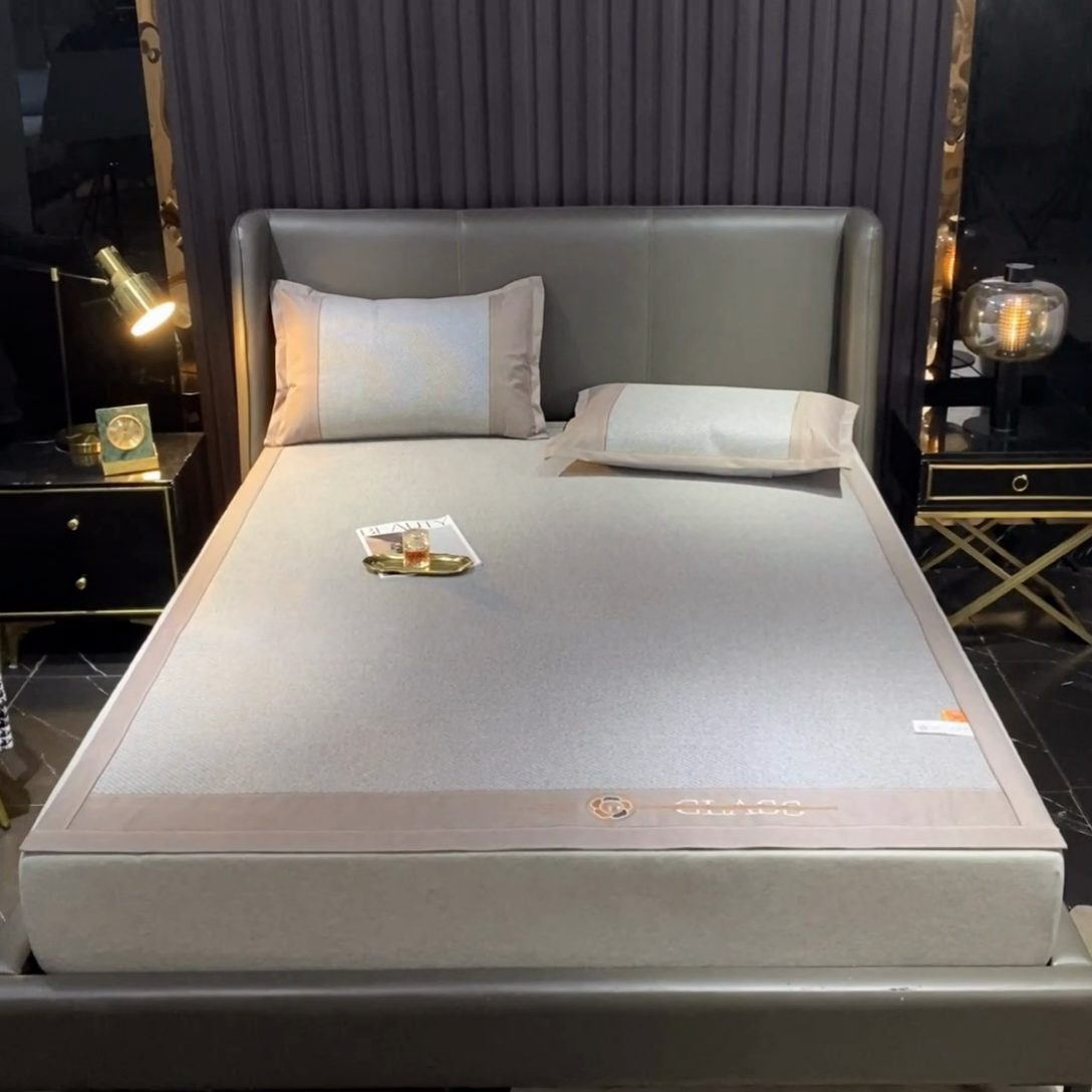 91家纺网 家纺一手货源 找家纺  伊被源  2023新款山茶刺绣艾草凉席系列 山茶刺绣艾草草木灰