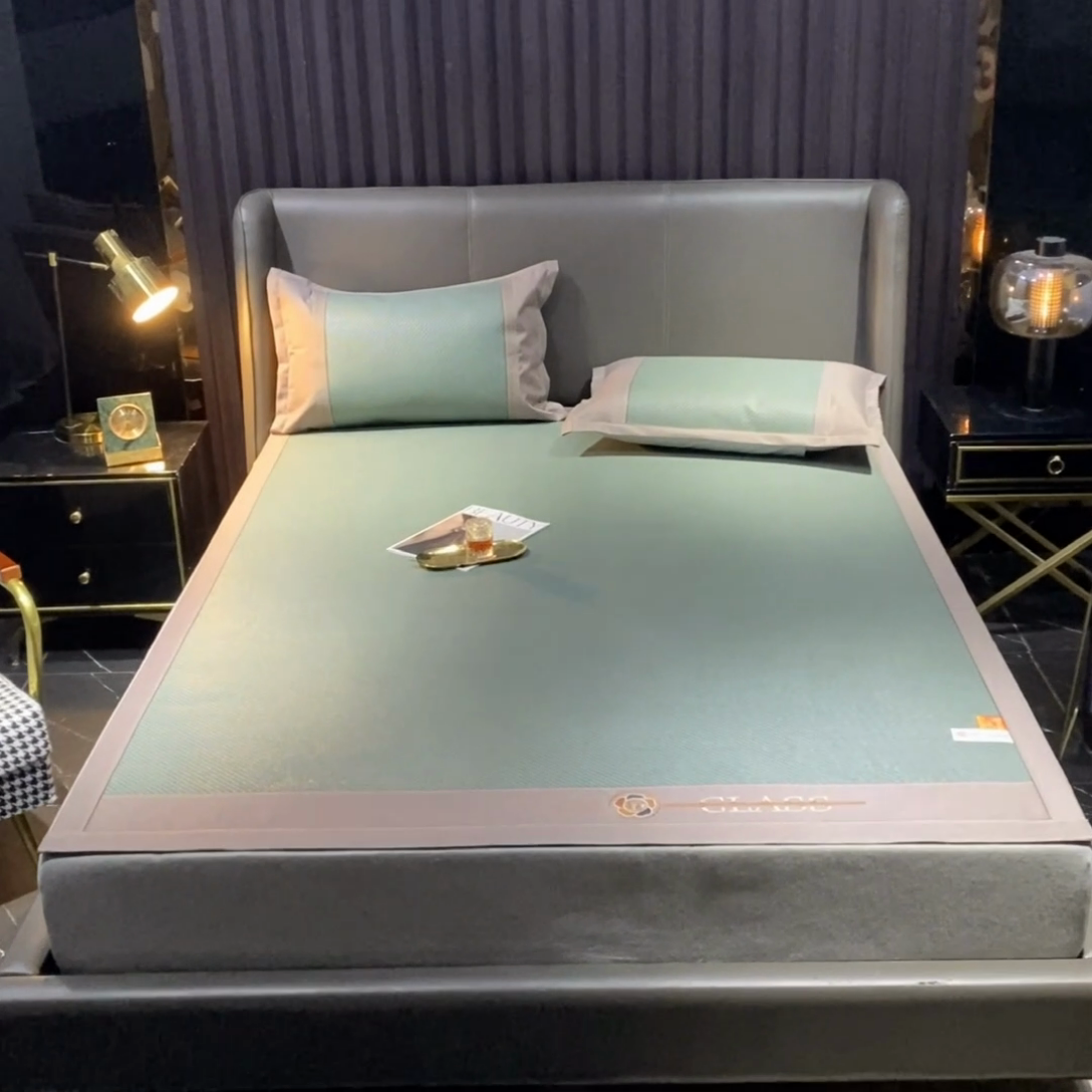 91家纺网 家纺一手货源 找家纺  伊被源  2023新款山茶刺绣艾草凉席系列 山茶刺绣艾草叶墨绿