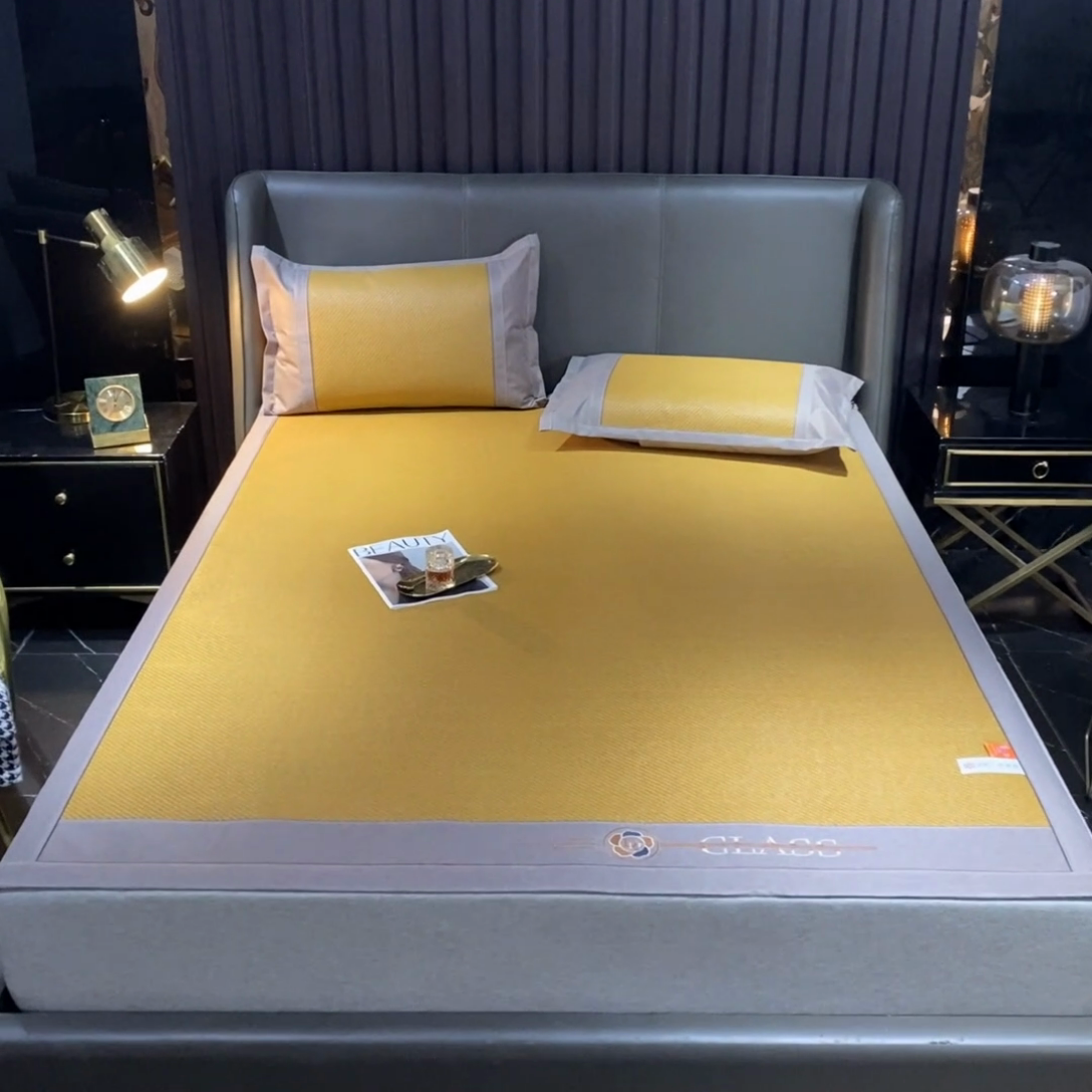 91家纺网 家纺一手货源 找家纺  伊被源  2023新款山茶刺绣艾草凉席系列 山茶刺绣艾草玉米黄