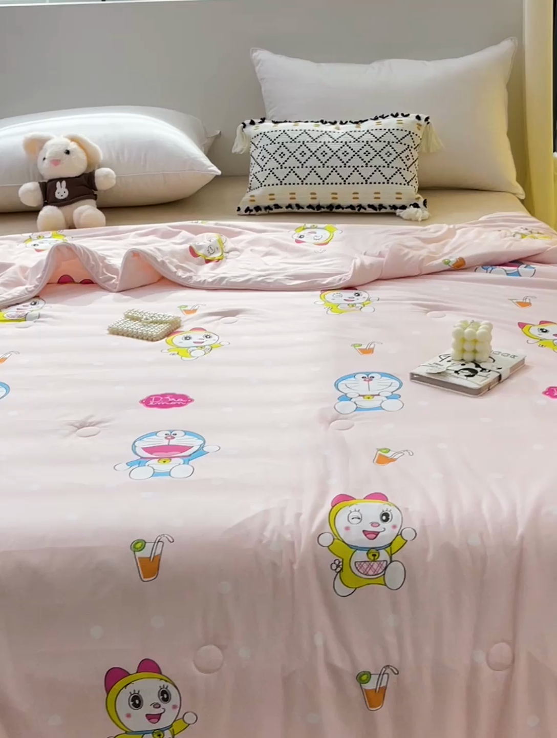 91家纺网 家纺一手货源 找家纺 亚龙2023新款A类针织棉多啦A梦专版授权夏被 哆啦A梦-粉