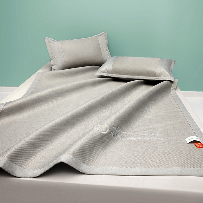 91家纺网 家纺一手货源 找家纺 2023新款凉感冰藤刺绣软席-冰镇席、酷爽席冰镇席-浅灰