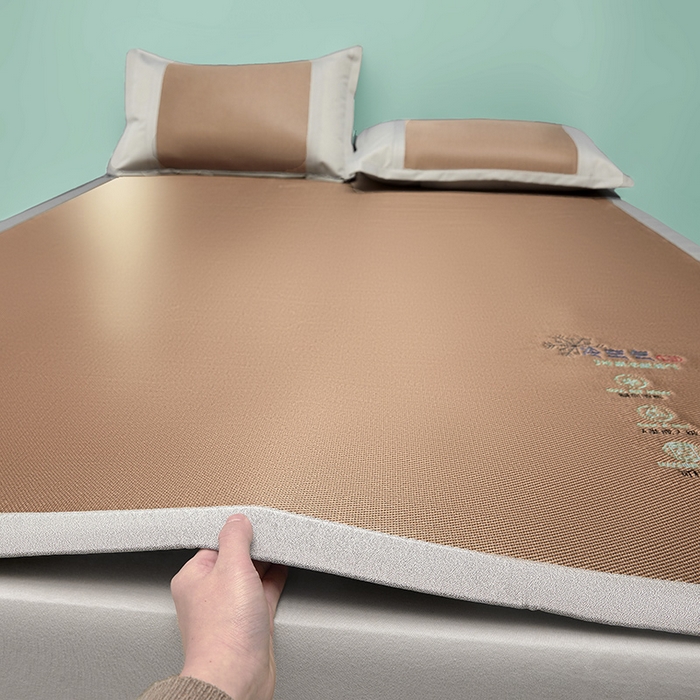 91家纺网 家纺一手货源 找家纺 2023新款凉感冰藤刺绣软席-冰镇席、酷爽席 酷爽席-咖色