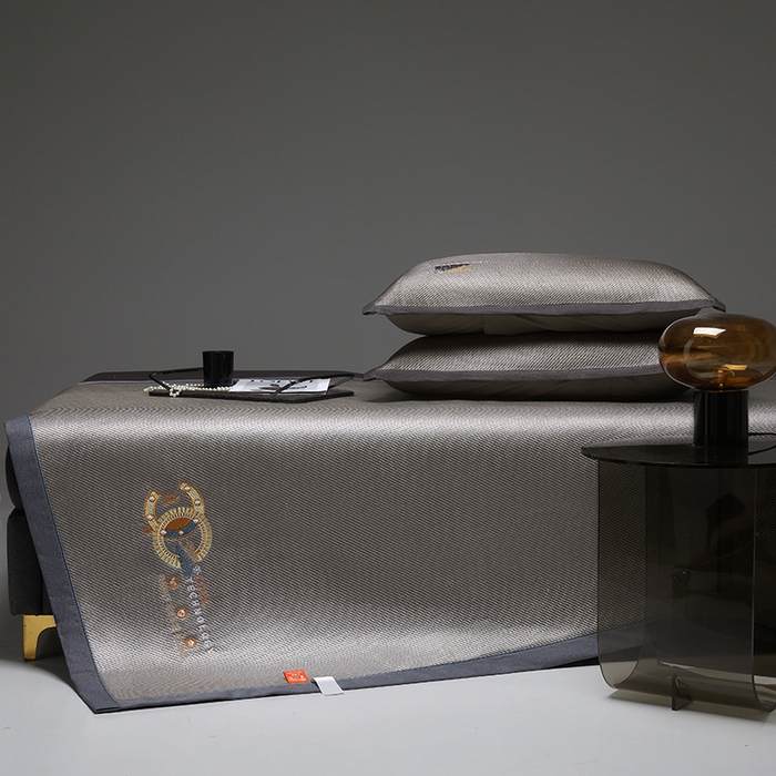 91家纺网 家纺一手货源 找家纺 伊被源 2023新款凉感冰藤刺绣软席-冷酷 深邃灰