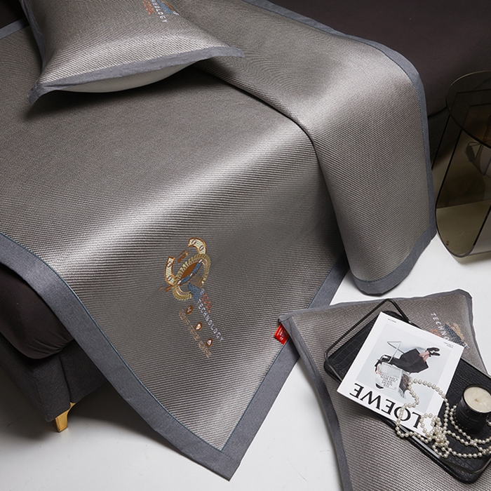 91家纺网 家纺一手货源 找家纺 伊被源 2023新款凉感冰藤刺绣软席-冷酷 深邃灰