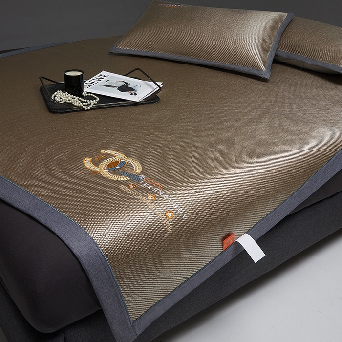 91家纺网 家纺一手货源 找家纺 伊被源 2023新款凉感冰藤刺绣软席-冷酷 伽罗色