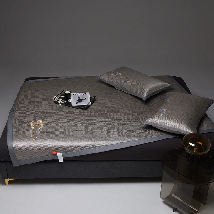 91家纺网 家纺一手货源 找家纺 伊被源 2023新款凉感冰藤刺绣软席-冷酷 深邃灰