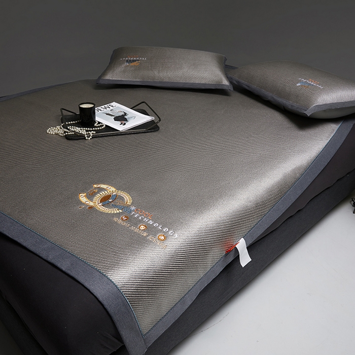 91家纺网 家纺一手货源 找家纺 伊被源 2023新款凉感冰藤刺绣软席-冷酷 深邃灰