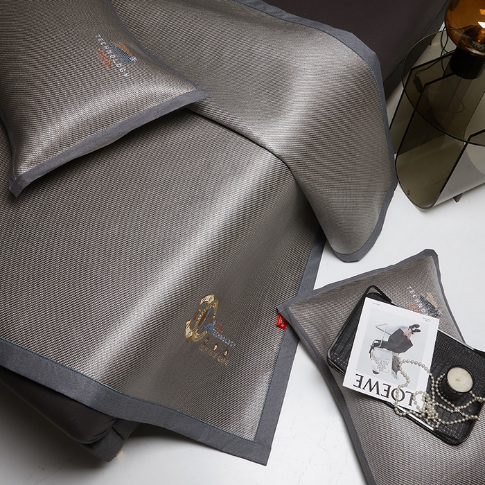 91家纺网 家纺一手货源 找家纺 伊被源 2023新款凉感冰藤刺绣软席-冷酷 深邃灰