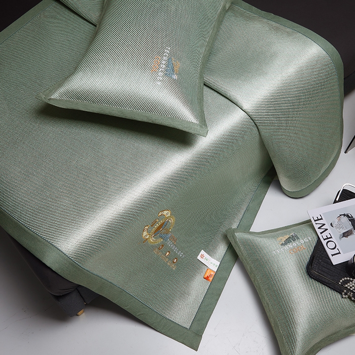 91家纺网 家纺一手货源 找家纺 伊被源 2023新款凉感冰藤刺绣软席-冷酷 古绿色