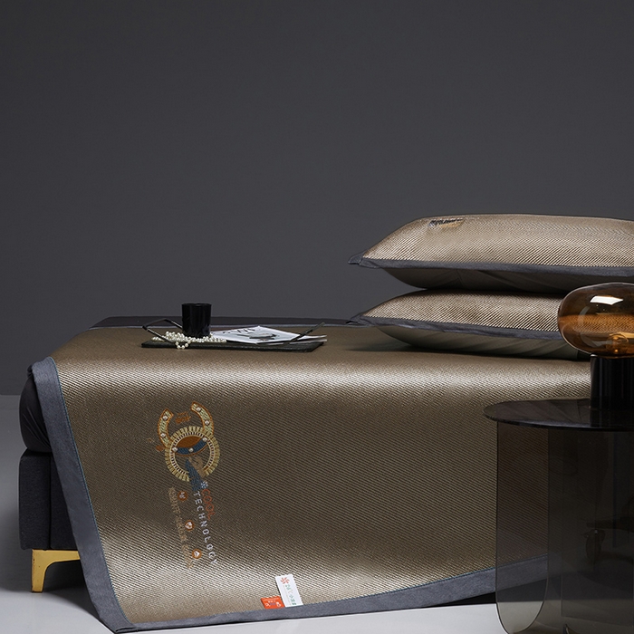 91家纺网 家纺一手货源 找家纺 伊被源 2023新款凉感冰藤刺绣软席-冷酷 伽罗色