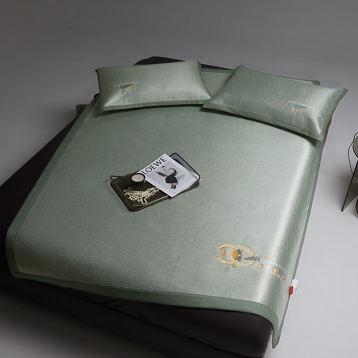 91家纺网 家纺一手货源 找家纺 伊被源 2023新款凉感冰藤刺绣软席-冷酷 古绿色