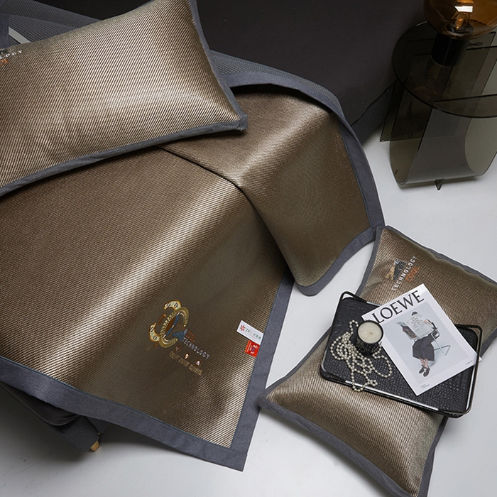 91家纺网 家纺一手货源 找家纺 伊被源 2023新款凉感冰藤刺绣软席-冷酷 伽罗色