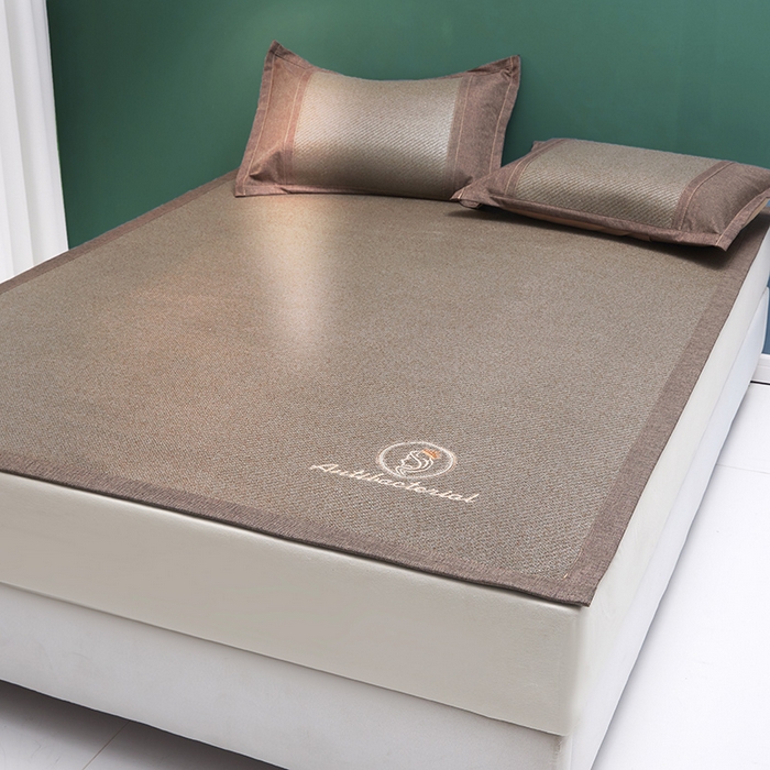 91家纺网 家纺一手货源 找家纺 伊被源 2023新款加厚刺绣古藤席三件套-可可西里 可可西里-棕灰