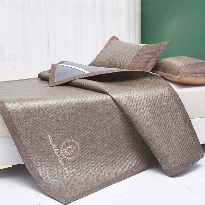 91家纺网 家纺一手货源 找家纺 伊被源 2023新款加厚刺绣古藤席三件套-可可西里 可可西里-棕灰