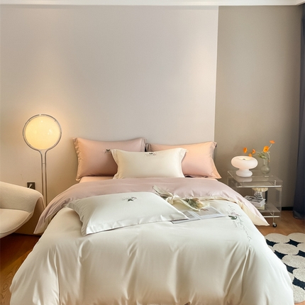 91家纺网 家纺一手货源 找家纺 （总）秀色家纺 2025新品Ａ类60s长绒棉唤醒系列四件套 唤醒-奶昔白+天空蓝