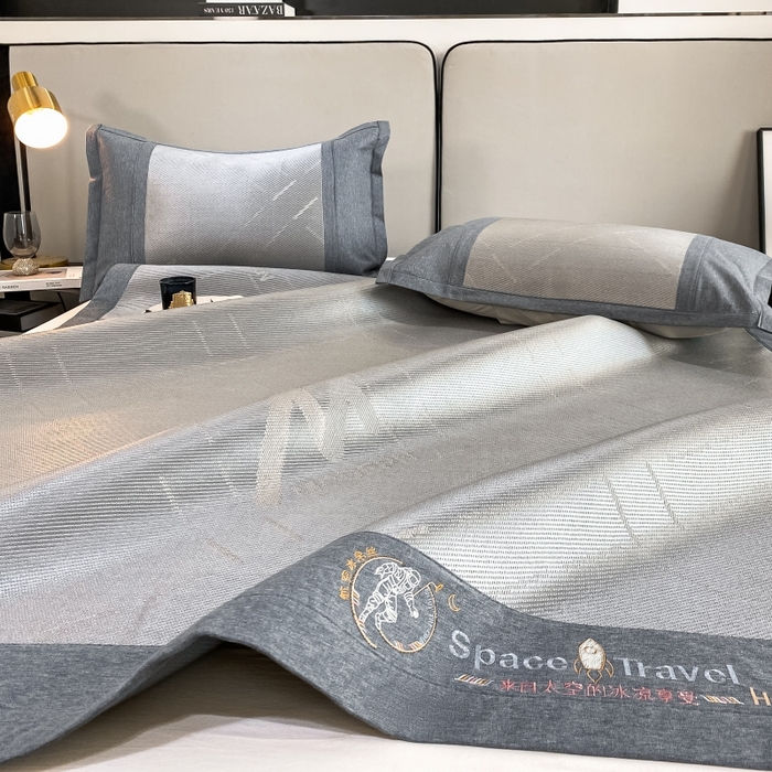 91家纺网 家纺一手货源 找家纺 伊被源 23新款提花冰藤席三件套-宇航员 太空冰帛丝冰藤优雅灰床席款