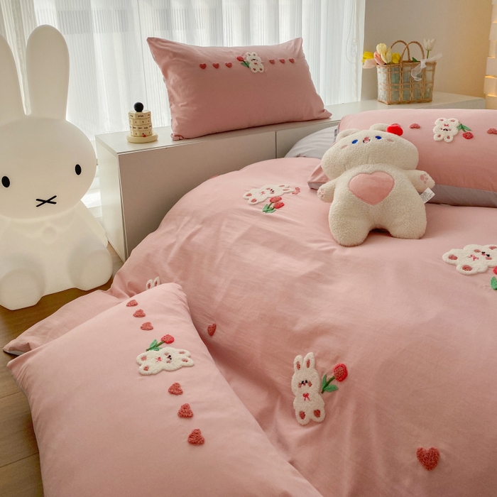 91家纺网 家纺一手货源 找家纺 潮邦 2025全新升级面料【奶小冻】春夏毛巾绣四件套 郁金兔