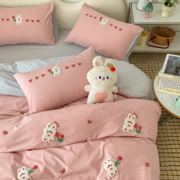 91家纺网 家纺一手货源 找家纺 潮邦 2025全新升级面料【奶小冻】春夏毛巾绣四件套 郁金兔