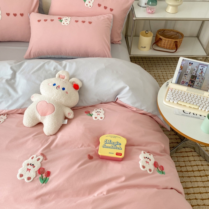 91家纺网 家纺一手货源 找家纺 潮邦 2025全新升级面料【奶小冻】春夏毛巾绣四件套 郁金兔