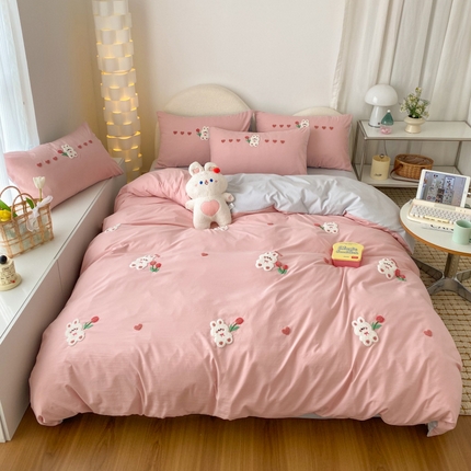 91家纺网 家纺一手货源 找家纺 潮邦 2025全新升级面料【奶小冻】春夏毛巾绣四件套 郁金兔