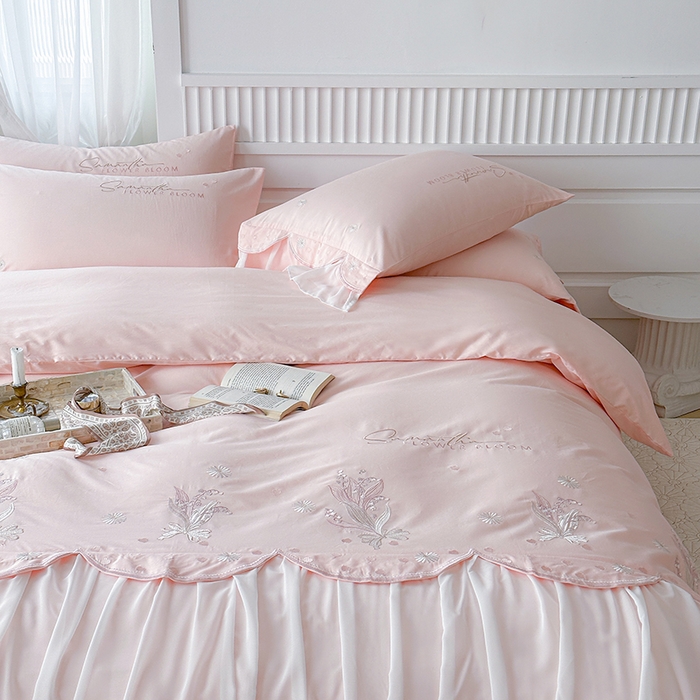 91家纺网 家纺一手货源 找家纺 亲亲公主2025新款全棉蕾丝公主风铃兰花开四件套 铃兰花开粉色场景