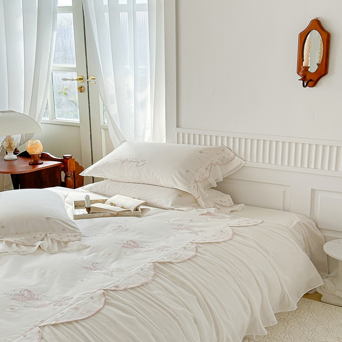 91家纺网 家纺一手货源 找家纺 亲亲公主2025新款全棉蕾丝公主风铃兰花开四件套 铃兰花开白色