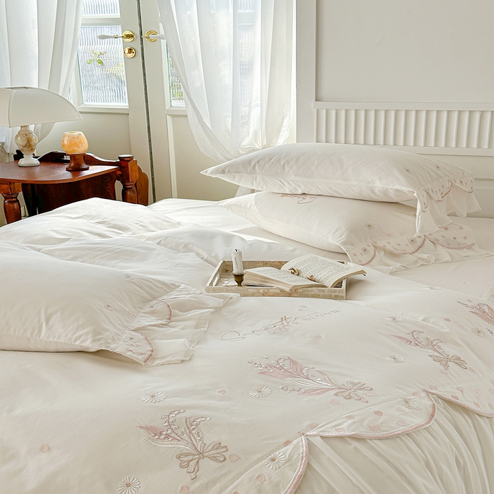 91家纺网 家纺一手货源 找家纺 亲亲公主2025新款全棉蕾丝公主风铃兰花开四件套 铃兰花开白色