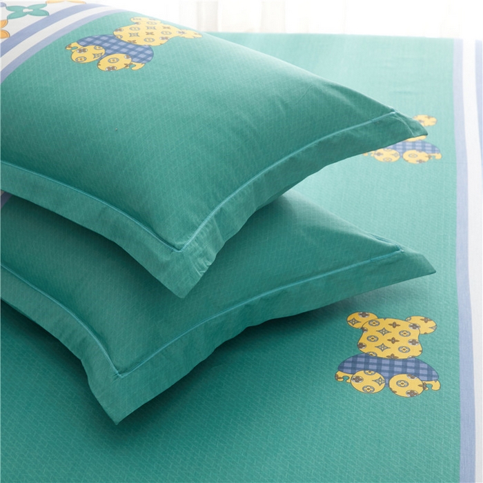 91家纺网 家纺一手货源 找家纺 沐白家居2023大版全棉印花四件套 2绅士熊-绿