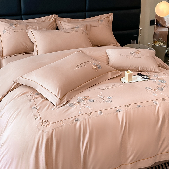 91家纺网 家纺一手货源 找家纺 绒世界2024新款全棉刺绣烟雨系列四件套 一袭烟雨-香蜜粉