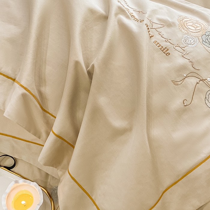 91家纺网 家纺一手货源 找家纺 绒世界2024新款全棉刺绣烟雨系列四件套 一袭烟雨-香槟金