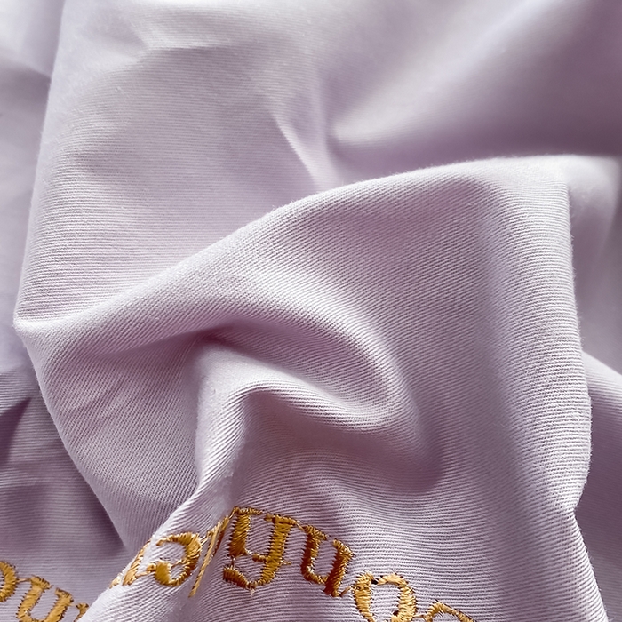 91家纺网 家纺一手货源 找家纺 绒世界2024新款全棉刺绣烟雨系列四件套 一袭烟雨-香芋紫