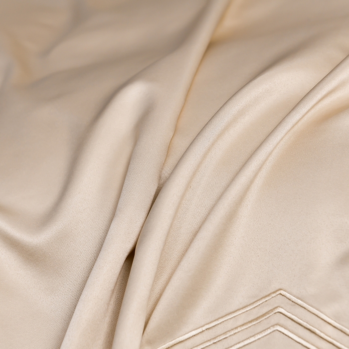 91家纺网 家纺一手货源 找家纺 绒世界  2024新款水洗天丝刺绣维也纳系列四件套 维也纳-奶茶+奶昔白