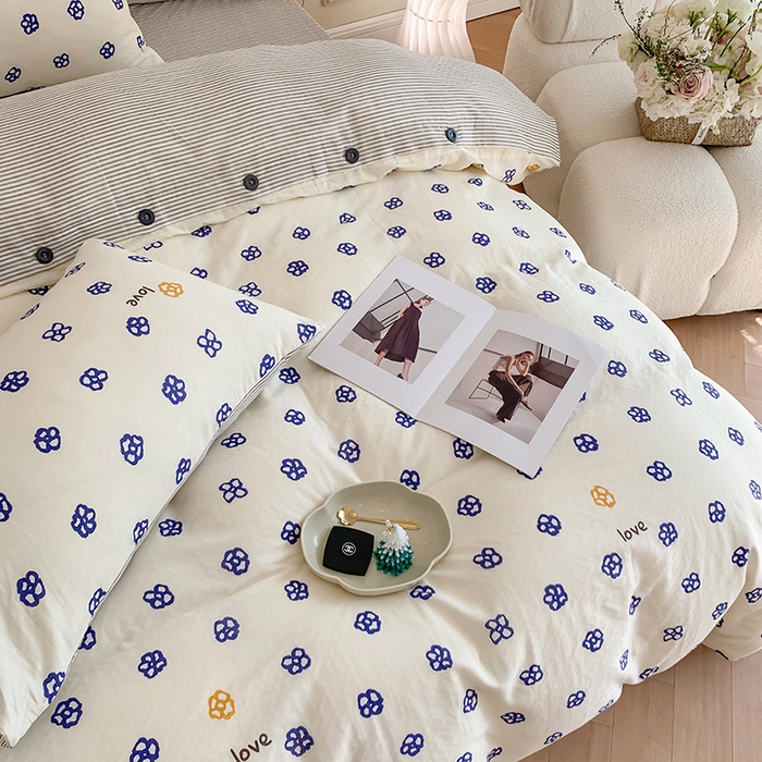 91家纺网 家纺一手货源 找家纺 澳萝拉2023新款40支双层纱纽扣款四件套  休闲时代蓝