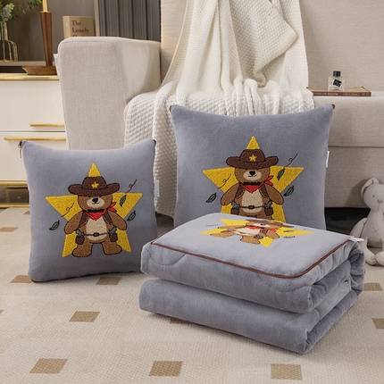 91家纺网 家纺一手货源 找家纺 宝马家纺 2023牛奶绒牛仔熊抱枕被 浅灰