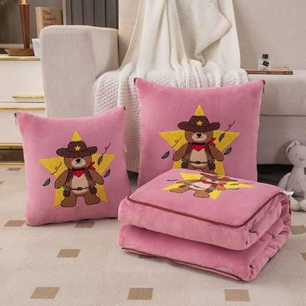 91家纺网 家纺一手货源 找家纺 （总）宝马家纺 2023牛奶绒牛仔熊抱枕被