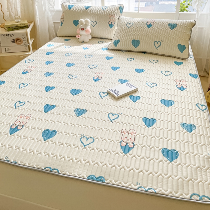 91家纺网 家纺一手货源 找家纺 金爱家 2023新款小清新凉感丝乳胶凉席三件套 爱心兔-兰