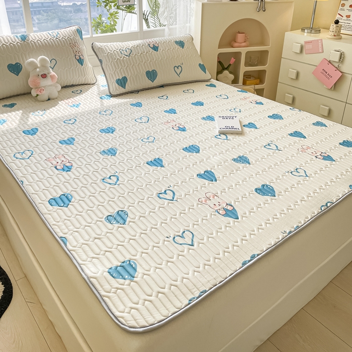 91家纺网 家纺一手货源 找家纺 金爱家 2023新款小清新凉感丝乳胶凉席三件套 爱心兔-兰