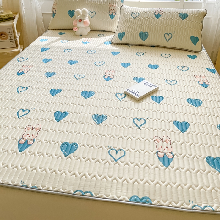 91家纺网 家纺一手货源 找家纺 金爱家 2023新款小清新凉感丝乳胶凉席三件套 爱心兔-兰