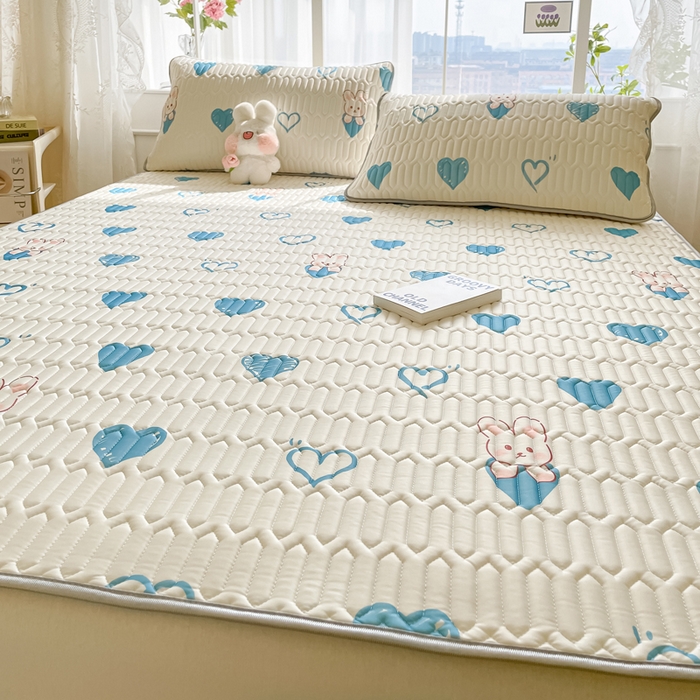 91家纺网 家纺一手货源 找家纺 金爱家 2023新款小清新凉感丝乳胶凉席三件套 爱心兔-兰