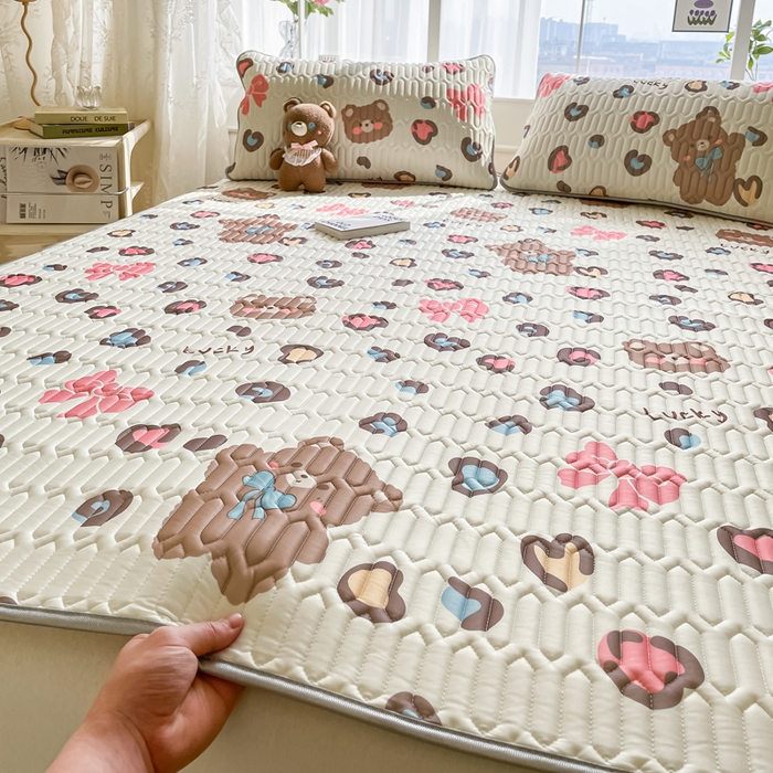 91家纺网 家纺一手货源 找家纺 金爱家 2023新款小清新凉感丝乳胶凉席三件套 豹纹熊