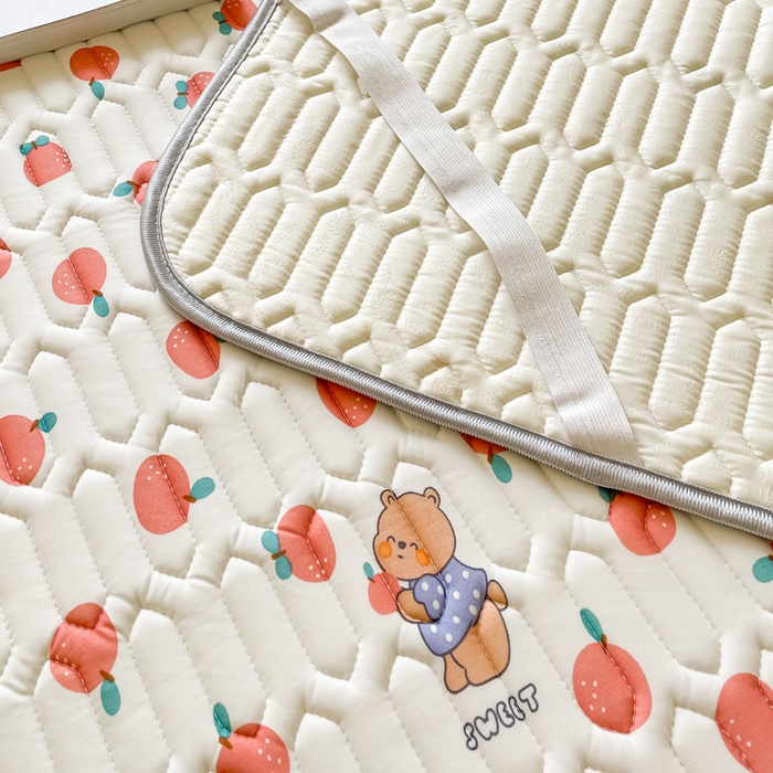 91家纺网 家纺一手货源 找家纺 金爱家 2023新款小清新凉感丝乳胶凉席三件套 橘子小熊