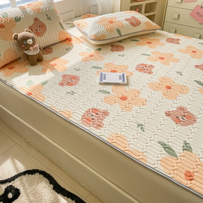 91家纺网 家纺一手货源 找家纺 金爱家 2023新款小清新凉感丝乳胶凉席三件套 蜜糖熊