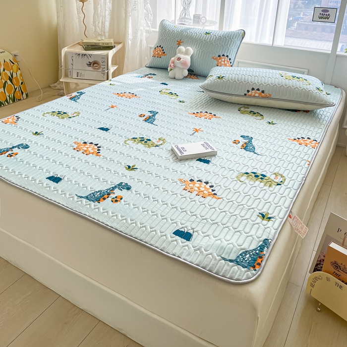 91家纺网 家纺一手货源 找家纺 金爱家 2023新款小清新凉感丝乳胶凉席三件套 小恐龙