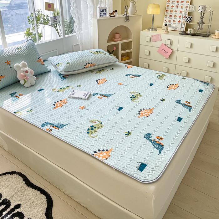 91家纺网 家纺一手货源 找家纺 金爱家 2023新款小清新凉感丝乳胶凉席三件套 小恐龙